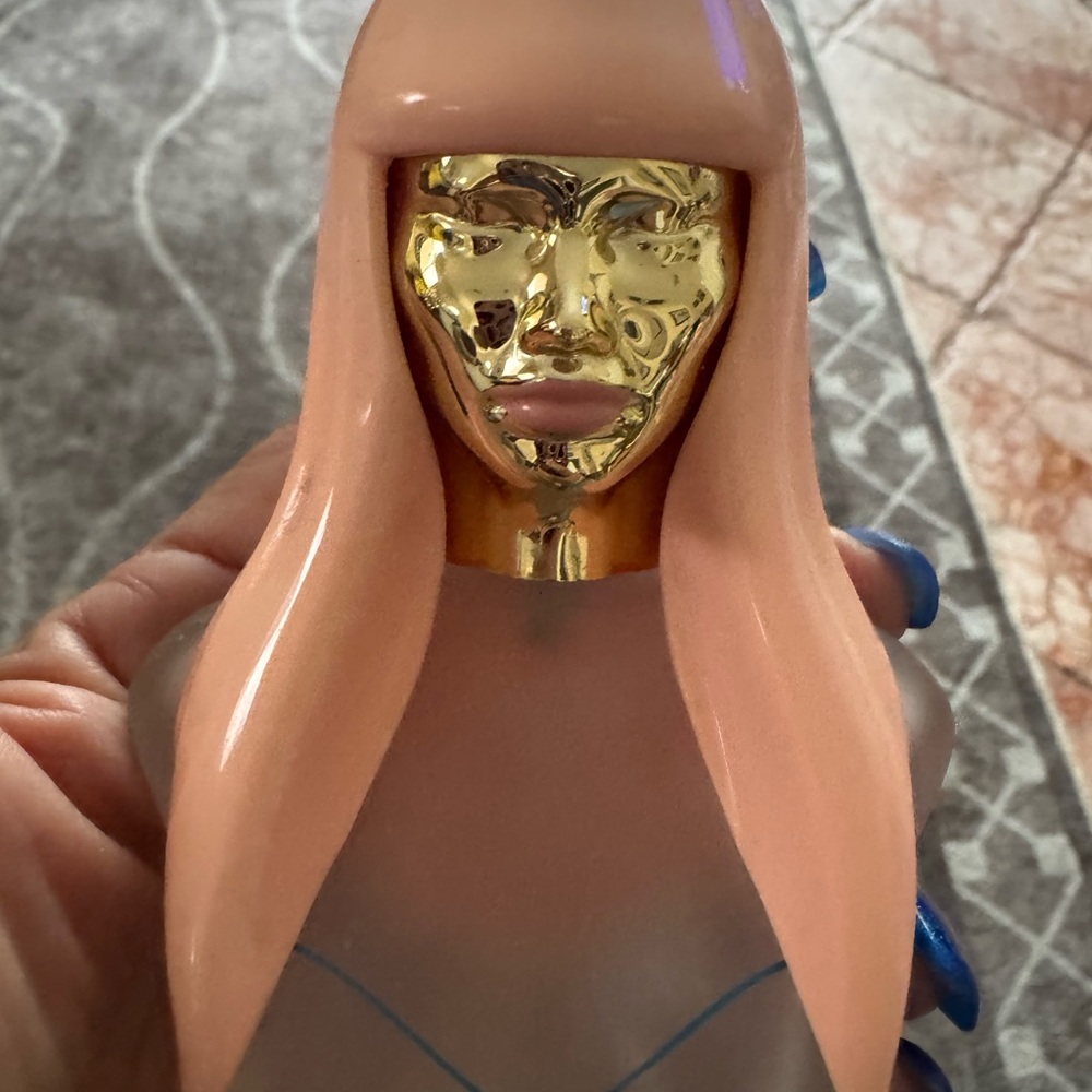 Niki Minaj “empty” Pink Friday perfume bottle.